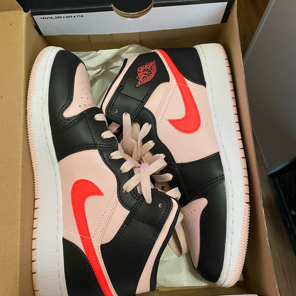 Air jordan mid shoes